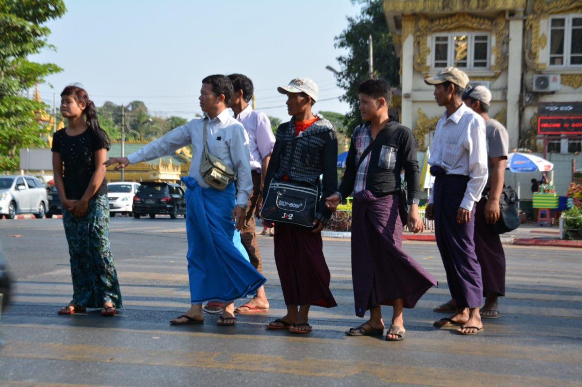 لباس های میانماری در یانگون